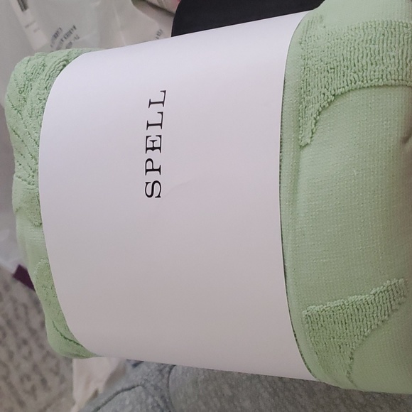 NWT SPELL SEASHELL BEACH TOWEL - Picture 4 of 5